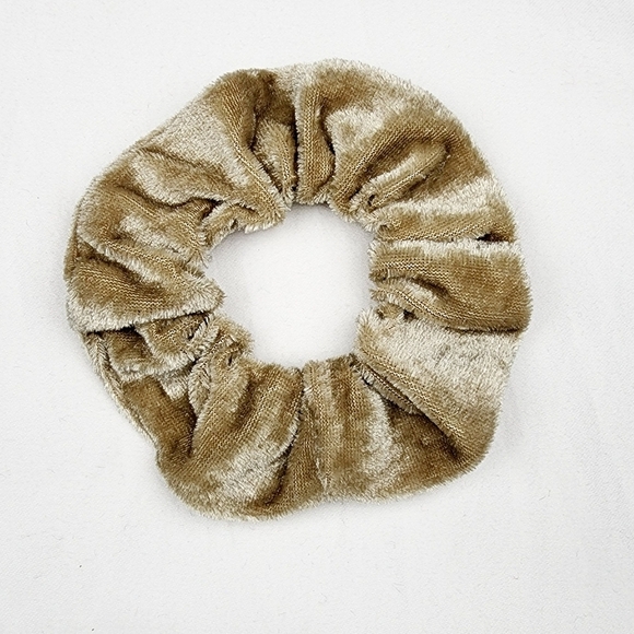 4 FOR $16 🔥 Velvet Scrunchie hair tie - Picture 1 of 5